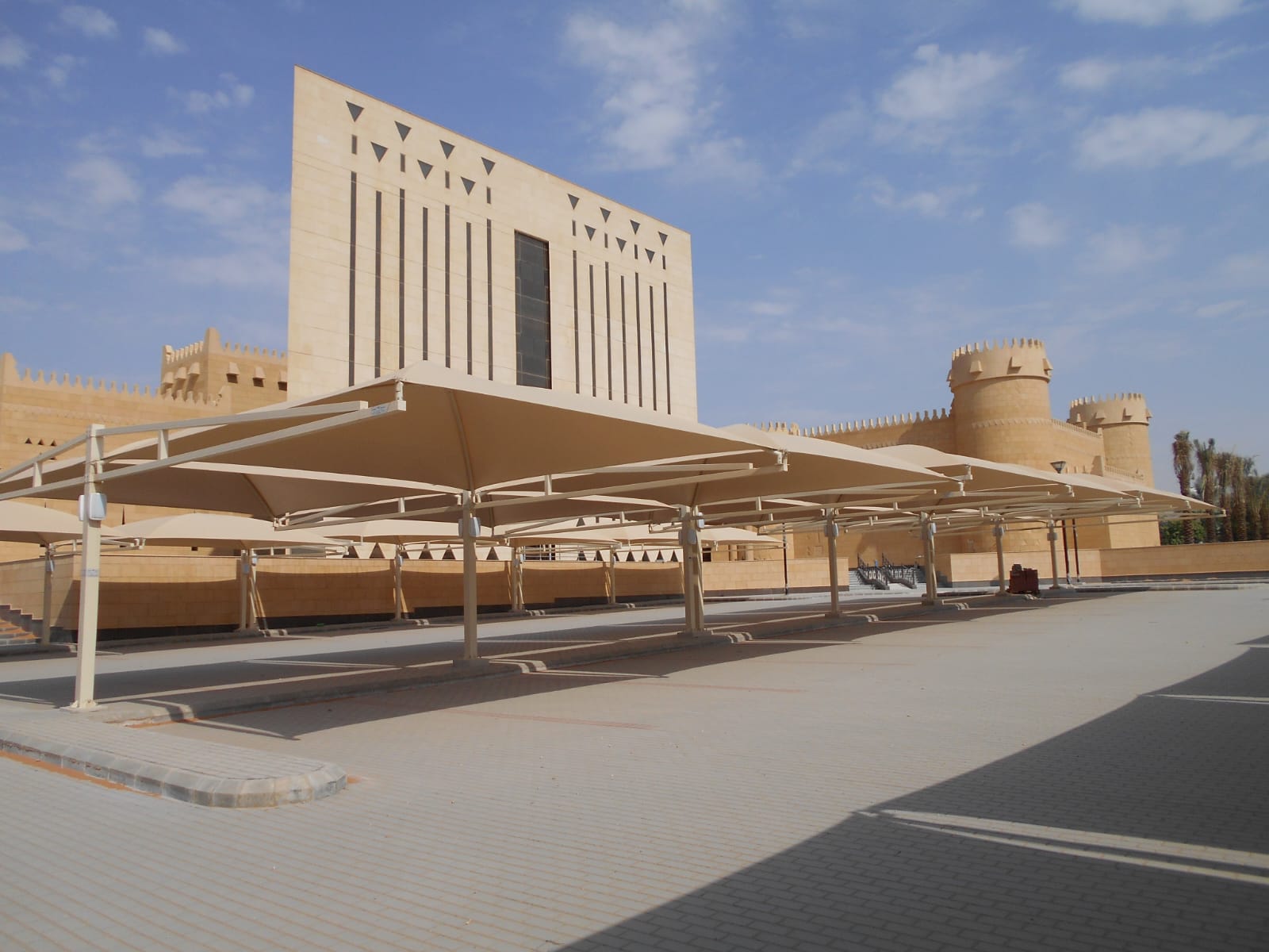 تصاميم مظلات سيارات عصرية